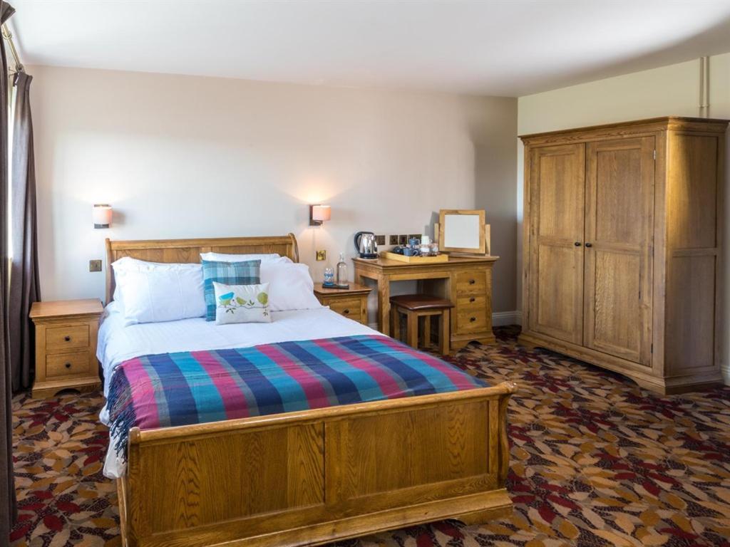 Three Horseshoes Inn Powerstock Стая снимка