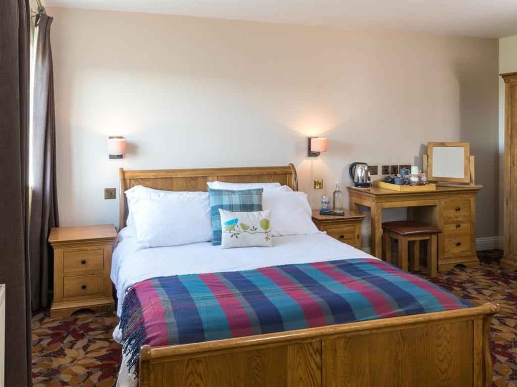 Three Horseshoes Inn Powerstock Стая снимка