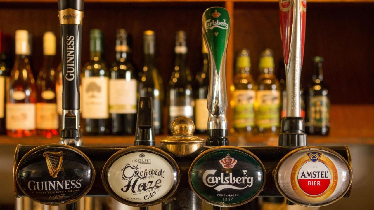 Three Horseshoes Inn Powerstock Екстериор снимка